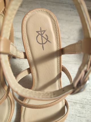 Zapatos de tacón beige