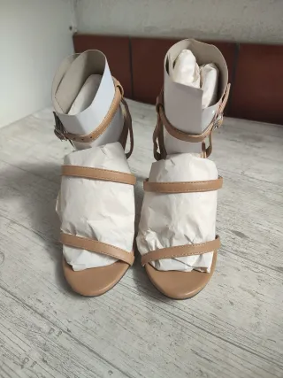 Zapatos de tacón beige