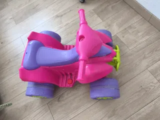 Coche eléctrico infantil rosa y morado