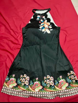 Vestitino estivo floreale senza maniche