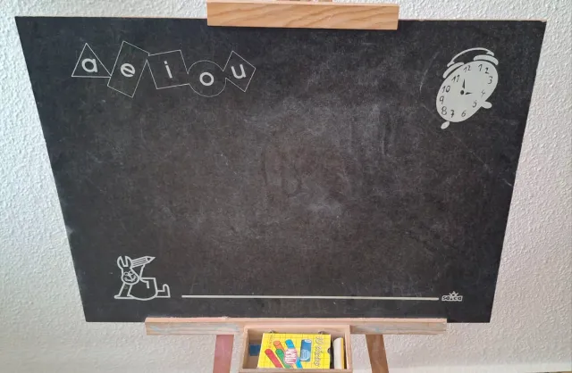 Pizarra infantil de tizas, con dibujos