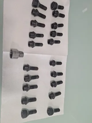 Tornillos Llantas BMW (Set 16 + 1)