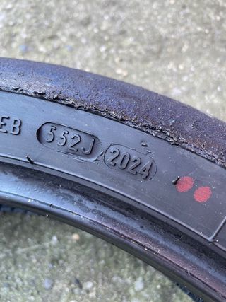 Neumático slick Pirelli Superbike 125/70 R17 sc1