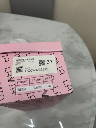 Sandali neri aperti con borchie