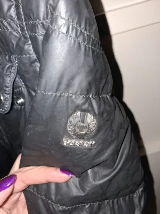 Chaqueta de pluma  negra con cuello de pelo 