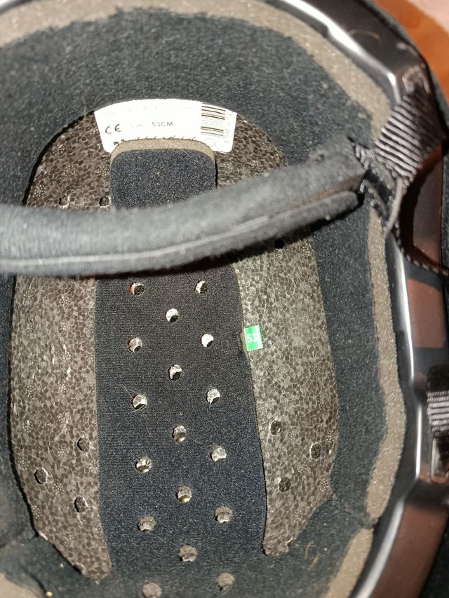 Casco de equitación negro para montar caballo 
