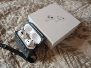 AirPods Pro 2 USB-C con funda de silicona