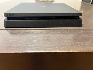 PlayStation 4 Slim Negra