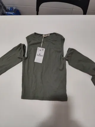 Camiseta manga larga hombro descubierto verde