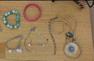 Braccialetti, cavigliera e collane