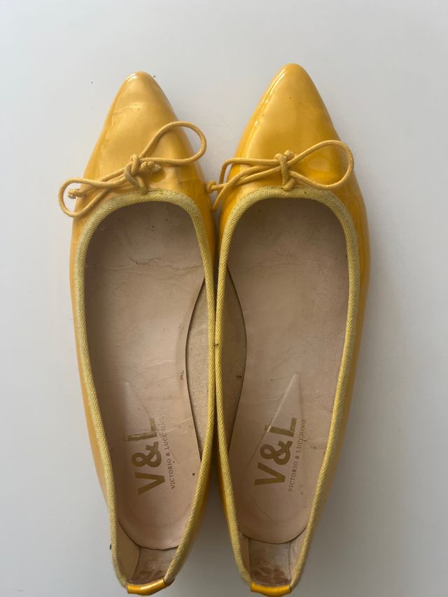 Zapatos planos V&L amarillos