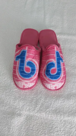Zapatillas casa TikTok rosas y azules