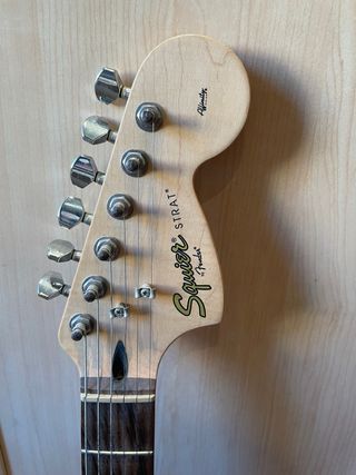 Guitarra Fender Squier Stratocaster