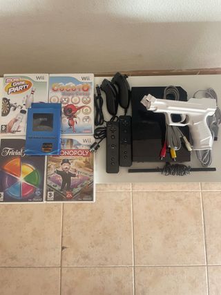 NINTENDO WII Negra + Accesorios y 4 Juegos