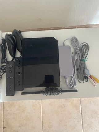 NINTENDO WII Negra + Accesorios y 4 Juegos
