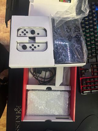 Nintendo Switch OLED BLANCA + Super Mario Odyssey