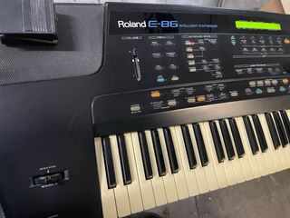 Roland E-86 Intelligent Synthesizer perfecto estad