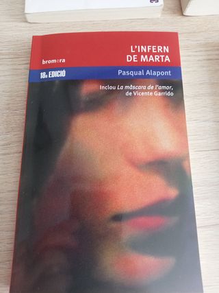 Varios libros mandados por insti y cole a 8€ cada 