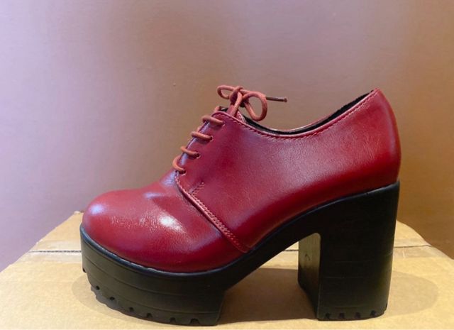 Zapatos nuevos tipo mocasín con cordones