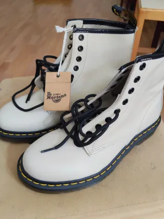 Botas Dr. Martens Beige Talla 41 Nuevas