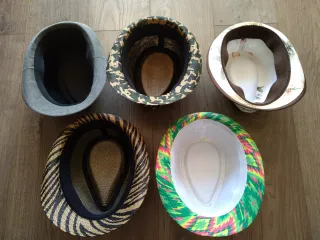 Lote 5 Sombreros Estampados, venta en persona.