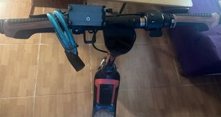 Patinete Eléctrico Rojo de Marca redbulll 
