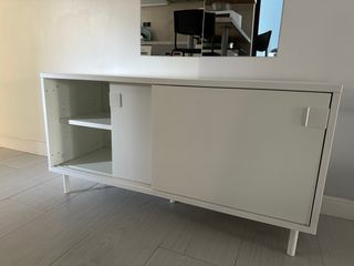 Banco de almacenamiento blanco