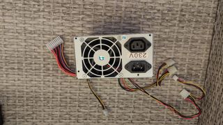 Fuente Alimentación ATX Golden Point 300W