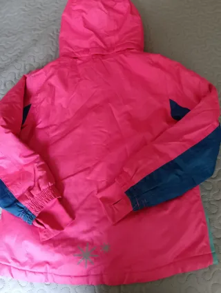 Chaqueta de nieve niña poco uso. Regalo manoplas