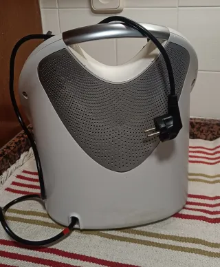 Thermomix TM5 con accesorios y libros