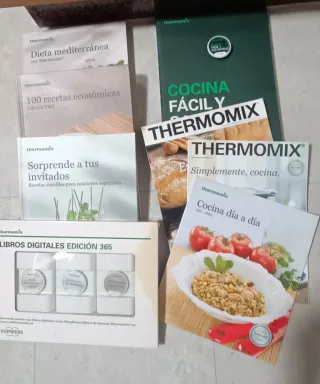Thermomix TM5 con accesorios y libros