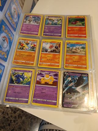 Dos albunes d pokemon mas 1 albun d goku todojunto