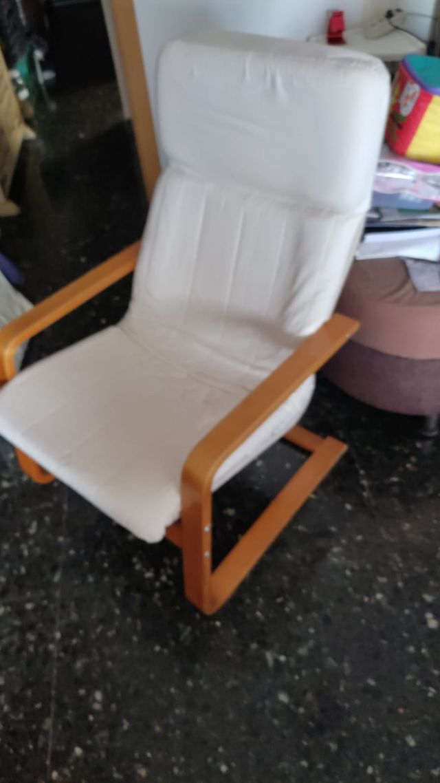 Sillón de madera tapizado tela blanco