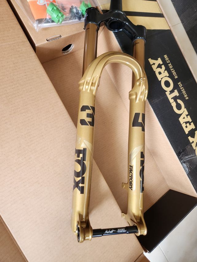 Horquilla Fox 34 Edición Especial 140mm dorada