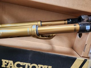 Horquilla Fox 34 Edición Especial 140mm dorada