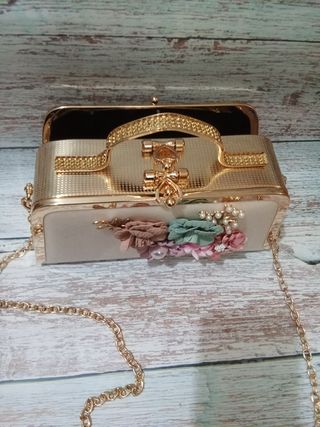 Bolso fiesta mujer beige flores asa dorada
