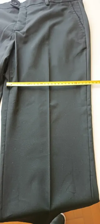 Pantalón vestir o trabajo negro.