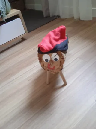 Tió de Nadal de fusta i tela