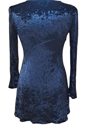 Vestido gótico de terciopelo manos de esqueleto