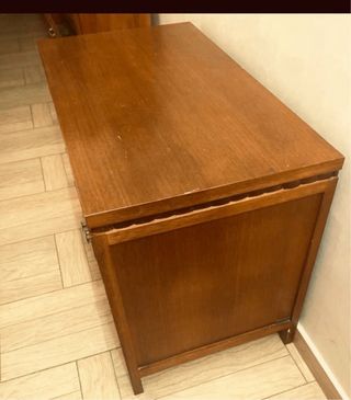 Mesa de madera para televisor con armario – elegan