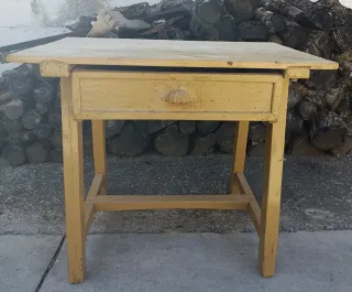 Mesa tocinera de madera antigua 
