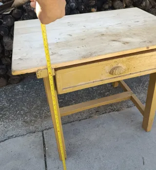 Mesa tocinera de madera antigua 
