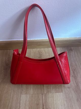 Bolso pequeño color rojo PULL&BEAR