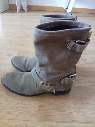 Botines de piel marrones con hebillas