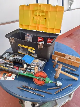 Caja de herramientas y accesorios carpintería