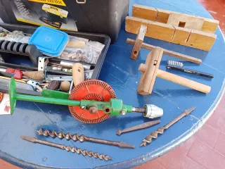 Caja de herramientas y accesorios carpintería