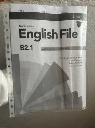 English file b.2.1 
libro de EOI
ISBN 978019403876