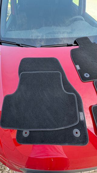 Alfombras de coche negras