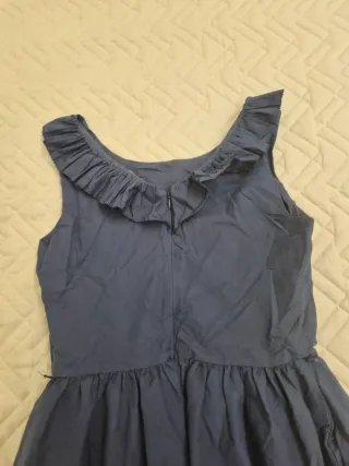 Vestito blu con pizzo