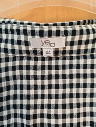 Blusa Yera cuadros blanco y negro talla M